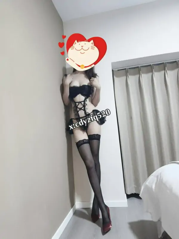 悦悦FQ – 长腿反差人妻订阅 [285P+306V/1.96G]