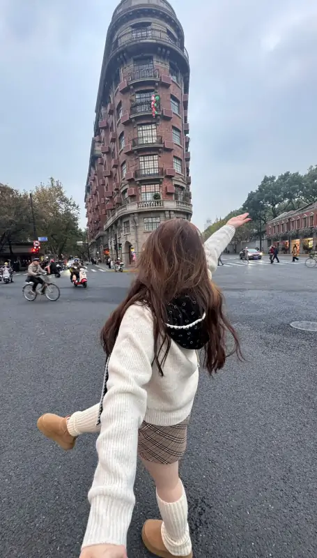 大小姐 –  私拍视图订阅 [111P+108V/2.35G]